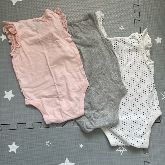 BOGO Gap - Sleeveless Bodysuit Trio, 12-18 months - Picture 5 of 6
